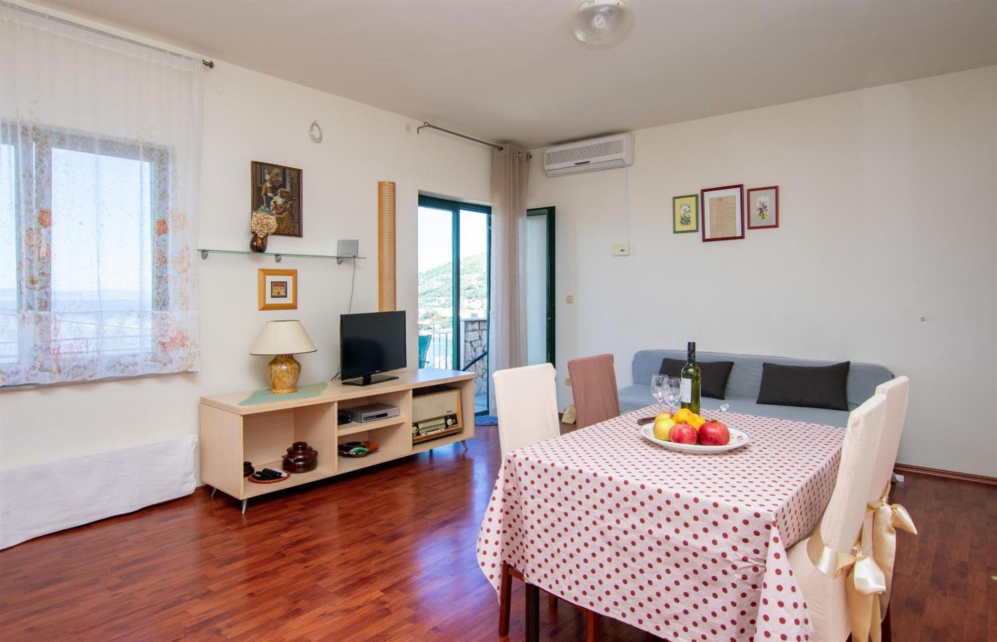 Apartment Iva 오미스 외부 사진